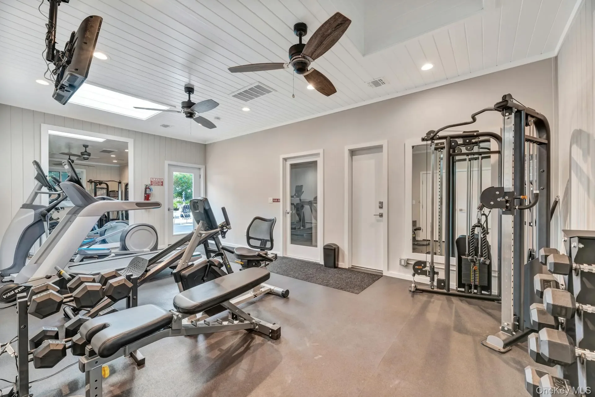 209 Fox Hill Drive, Calverton, New York, United States. - Photo 20
