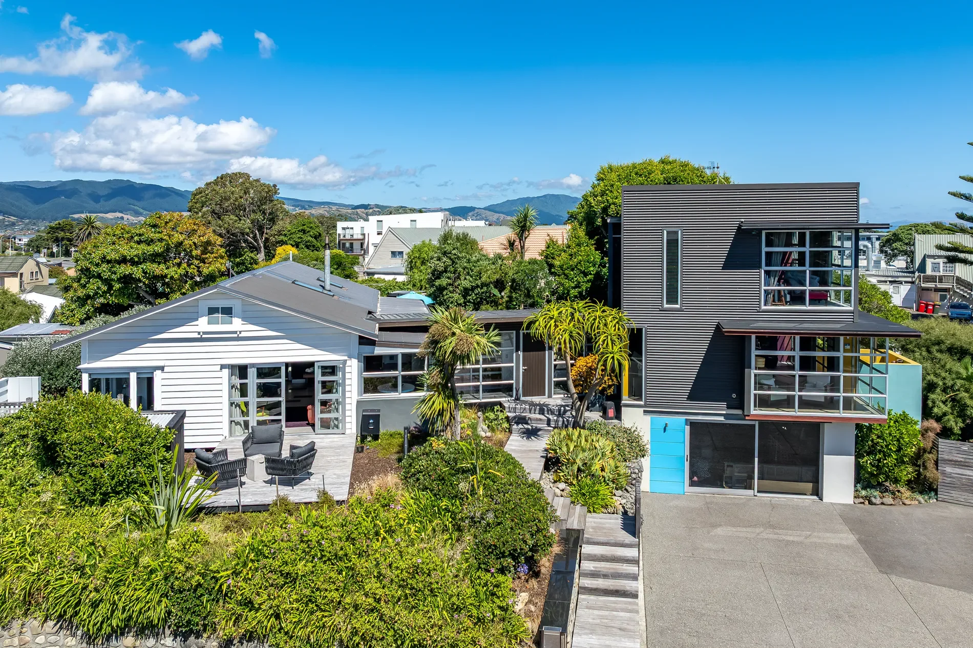 Exterior photo 2