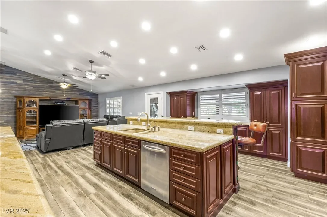 8275 W Craig Road, Las Vegas, Nevada, United States. - Photo 13