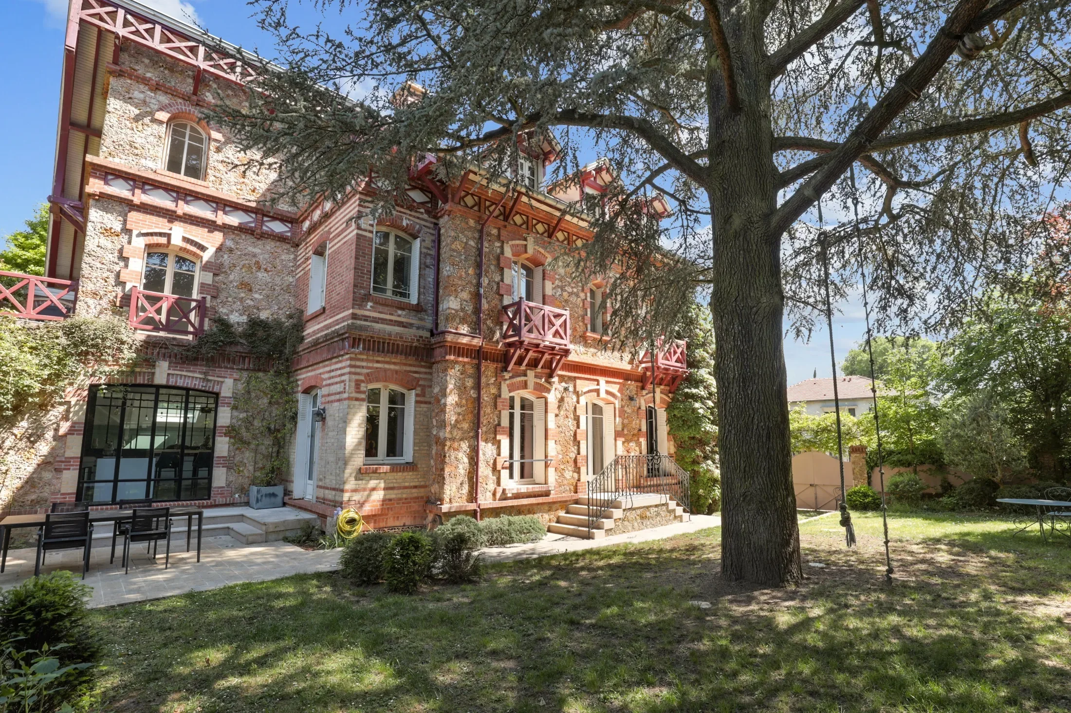 VAUCRESSON, J 92420, Marnes-la-Coquette, Île-de-France, France. - Photo 10