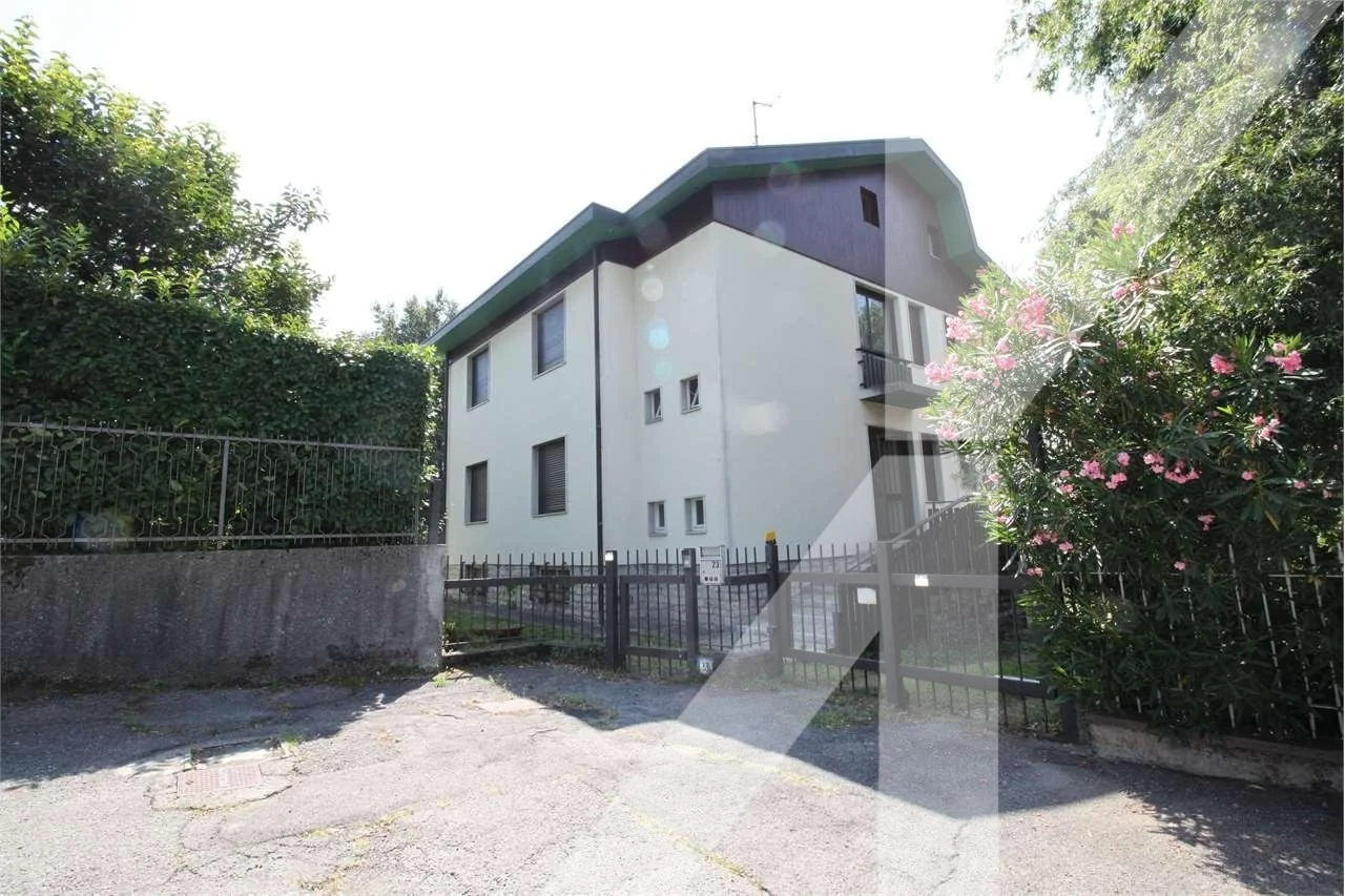 Exterior photo 2