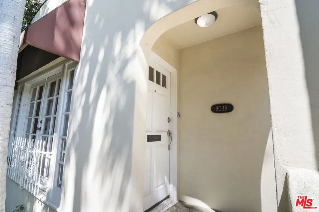 9037 Elevado Street, Los Angeles, California, United States. - Photo 46