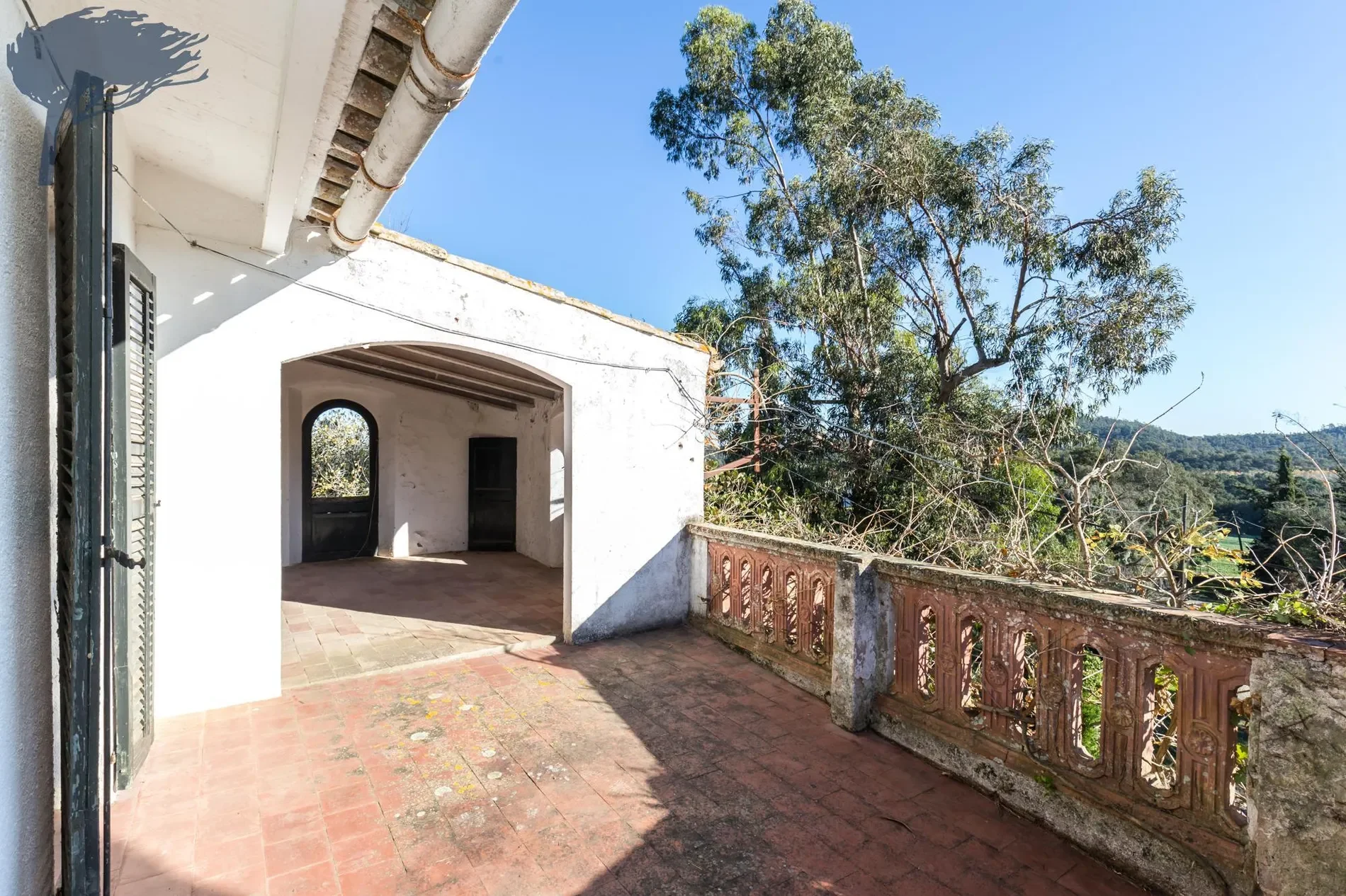 Exterior photo 9