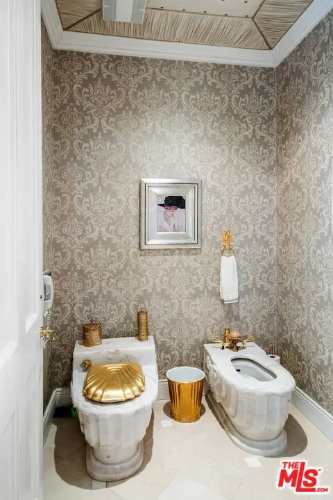 10275 Century Woods Drive, Los Angeles, California, United States. - Photo 33