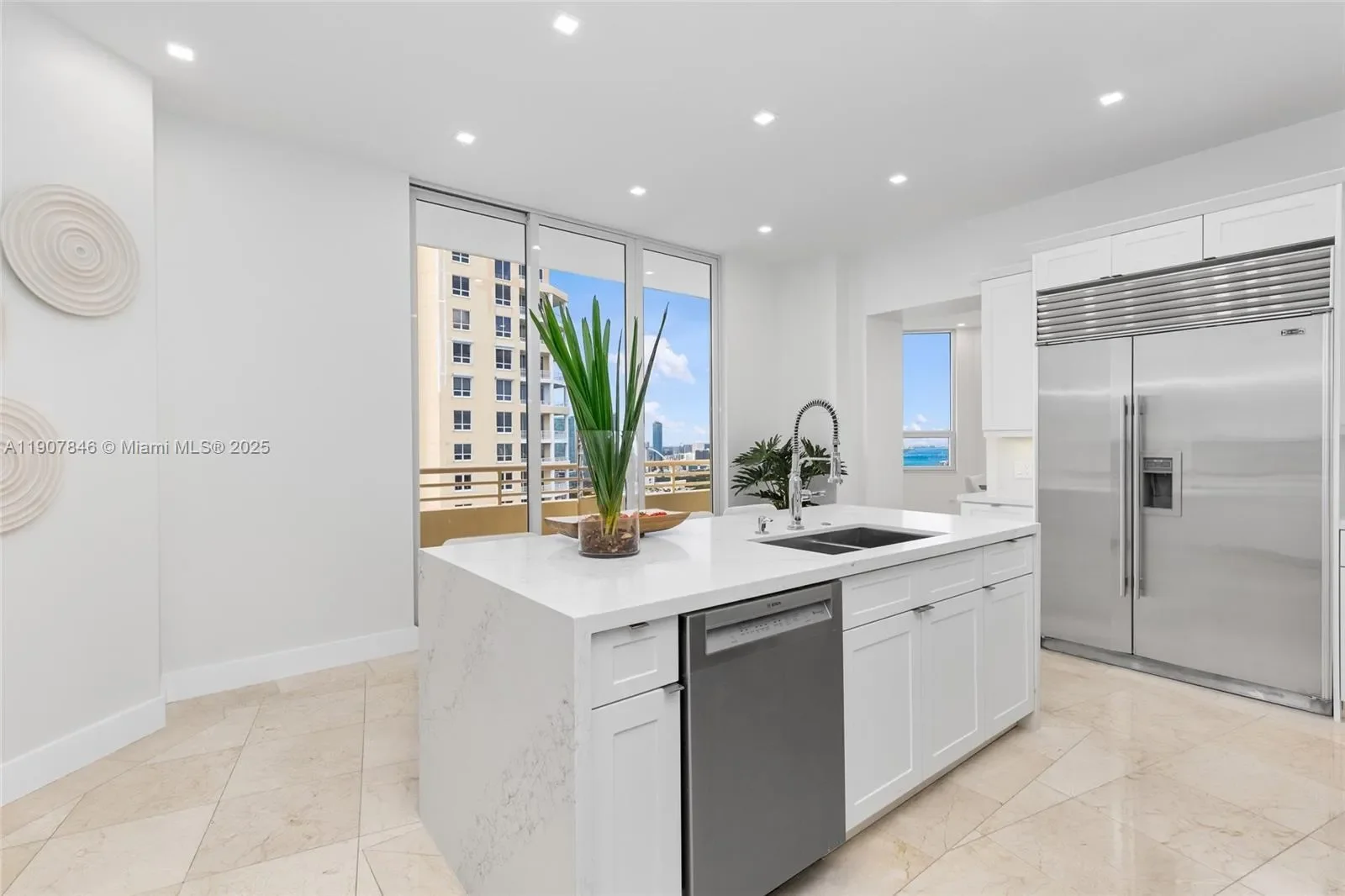 808 Brickell Key Dr 3901, Miami, Florida, United States. - Photo 10