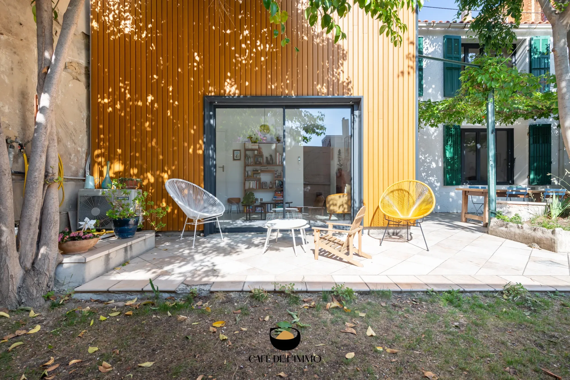 Exterior photo 2