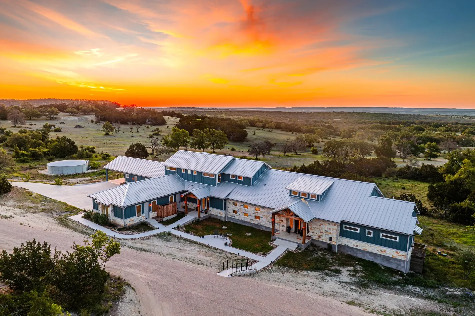 554 Seven Falls Drive , Fredericksburg, TX 78624, Fredericksburg, Texas, United States. - Photo 6