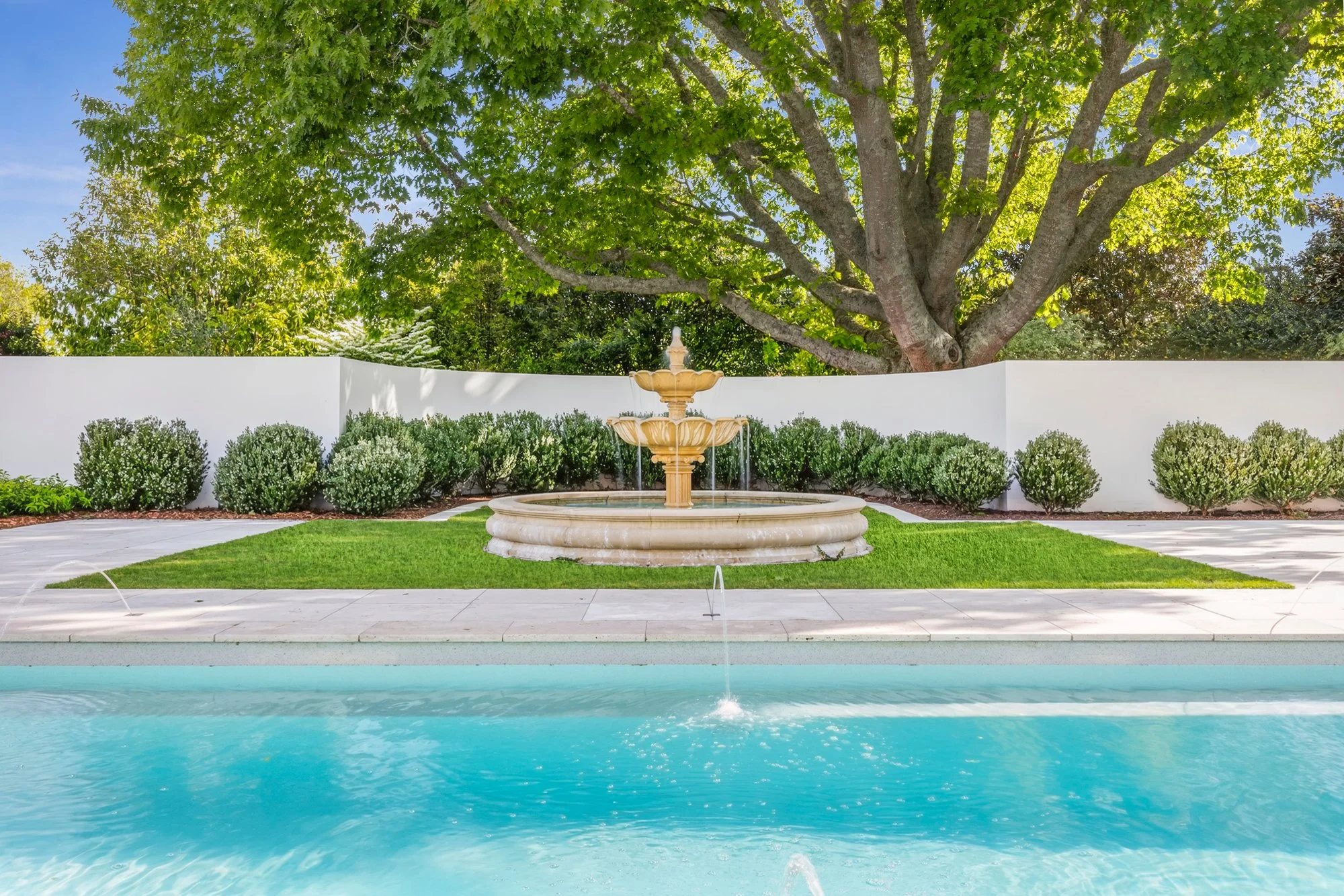 Exterior photo 5
