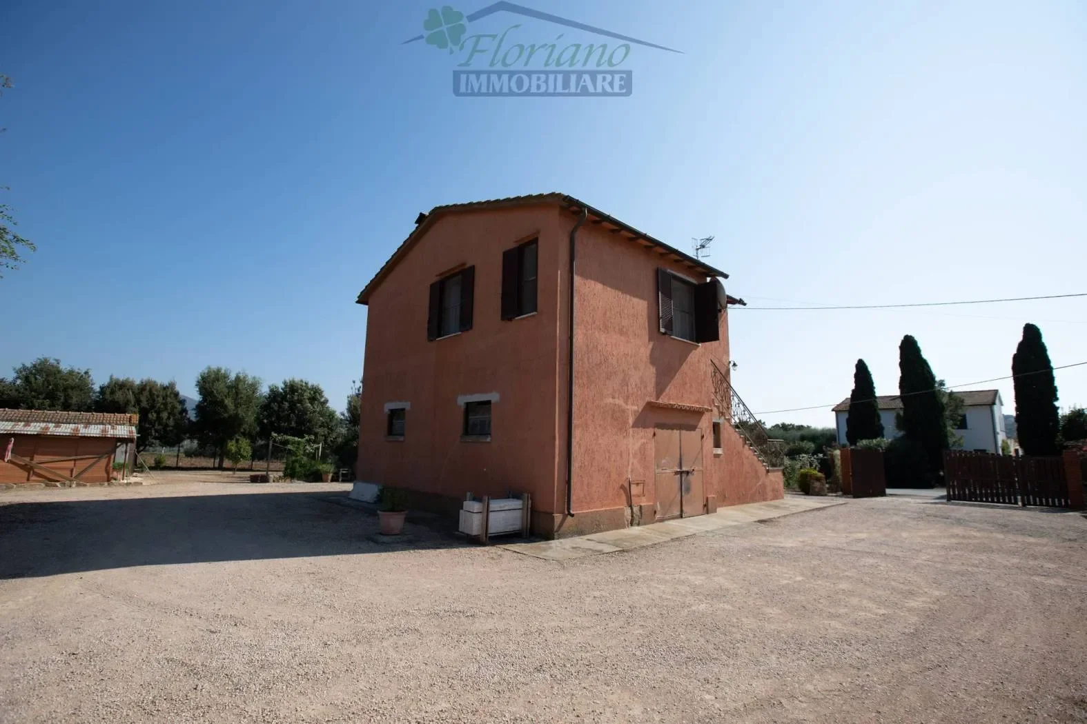 Exterior photo 7