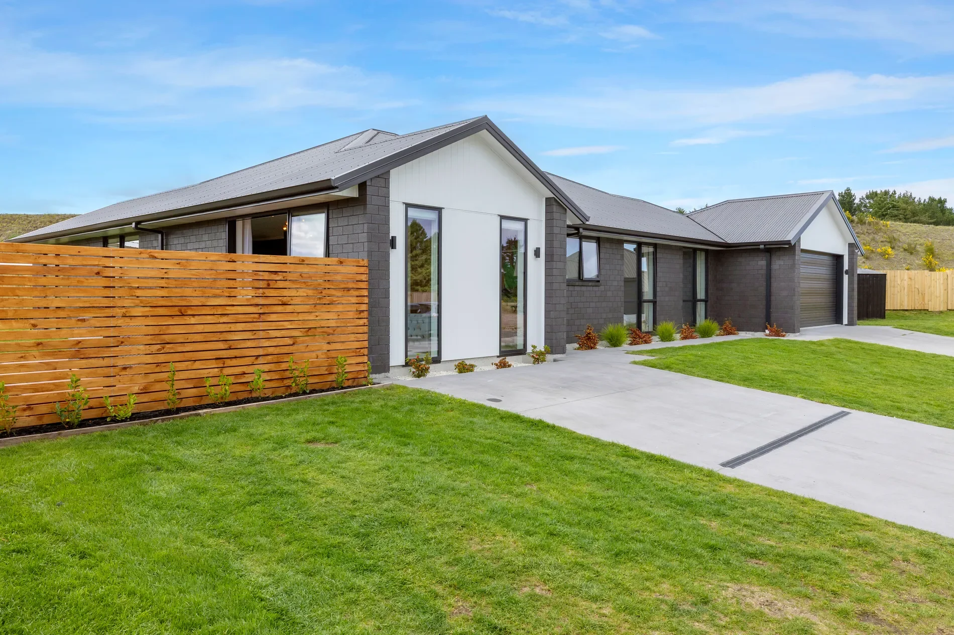 Exterior photo 2