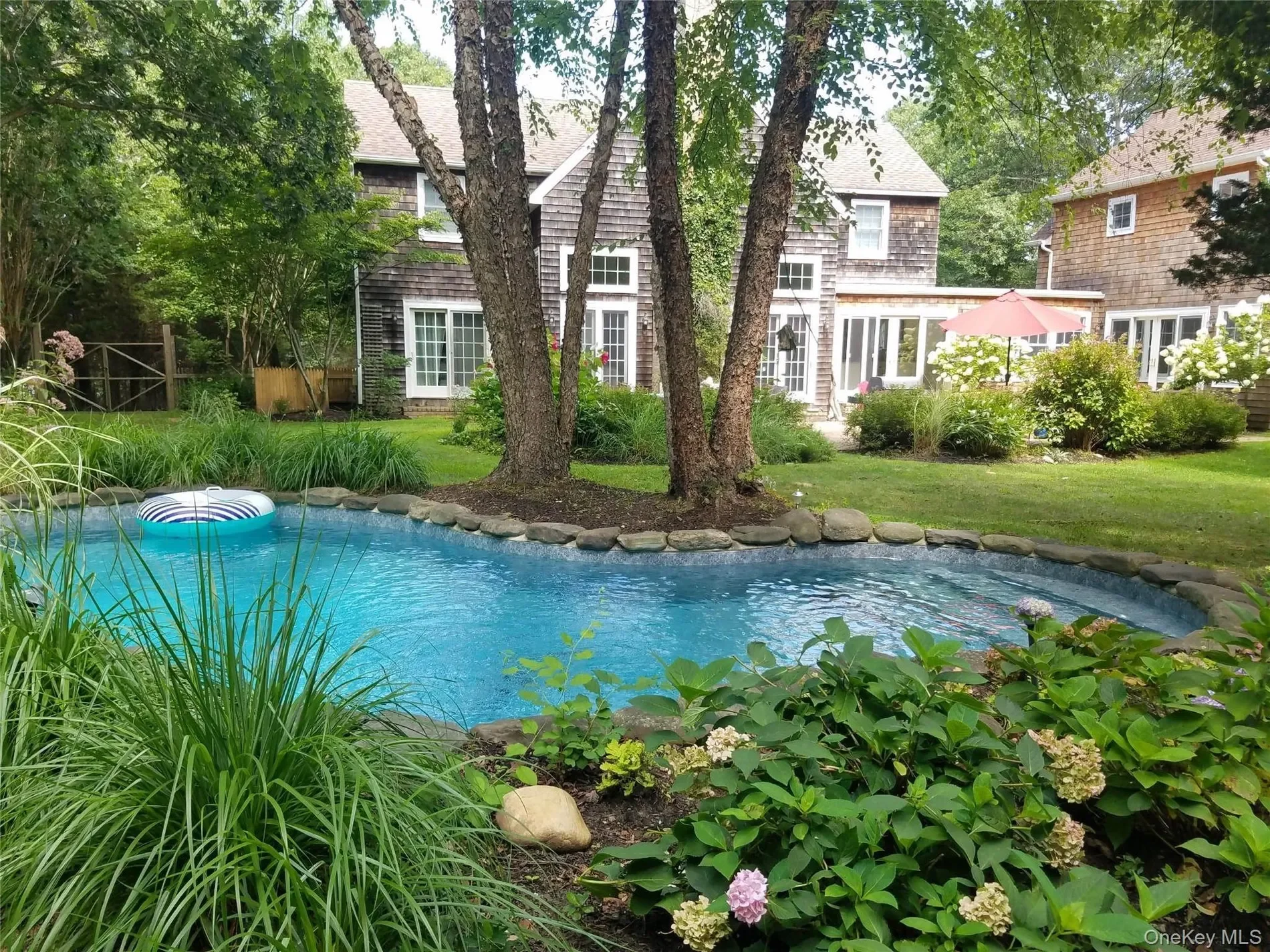 Exterior photo 8