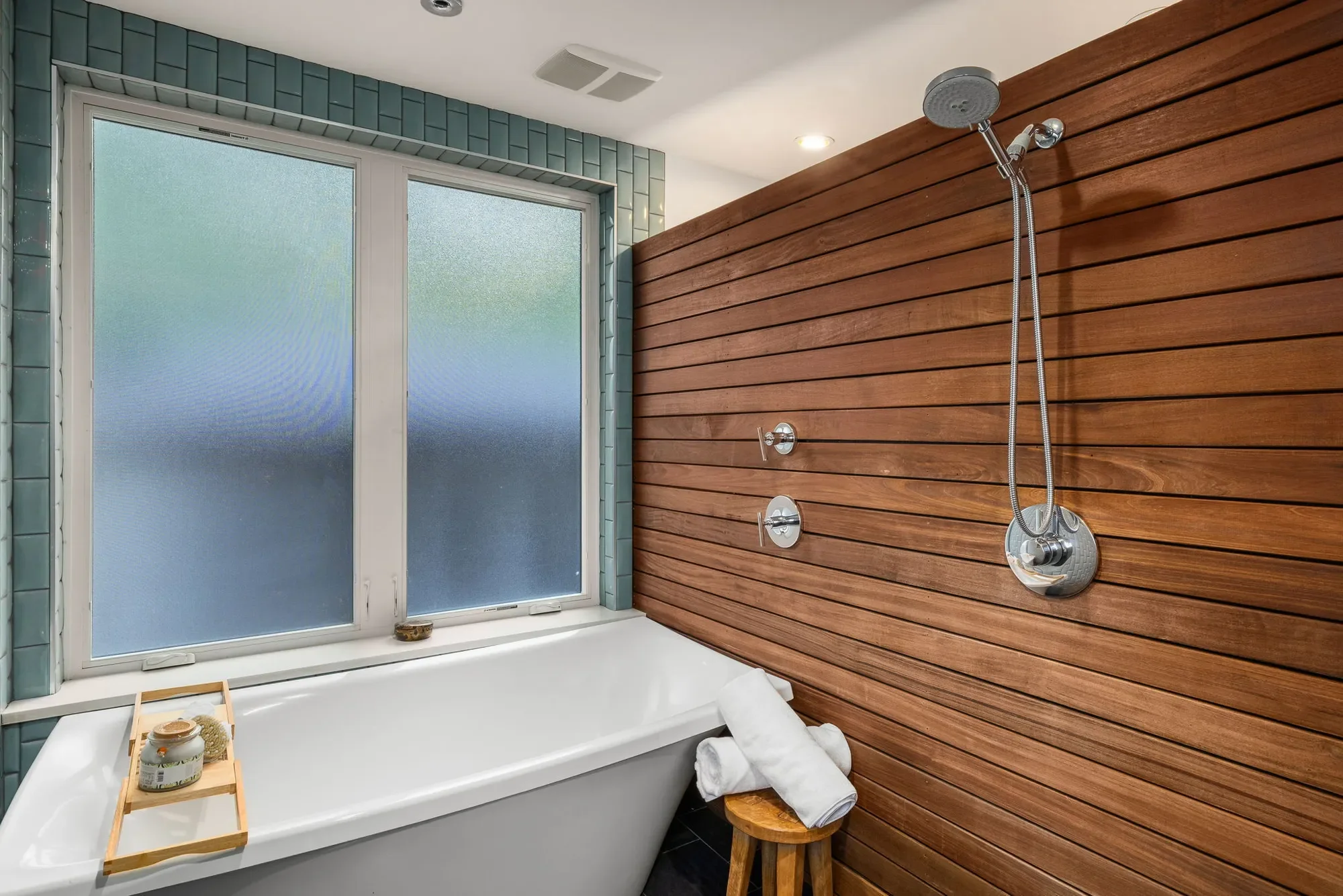 3925 48th Ave S , Seattle, WA 98118, Seattle, Washington, United States. - Photo 20