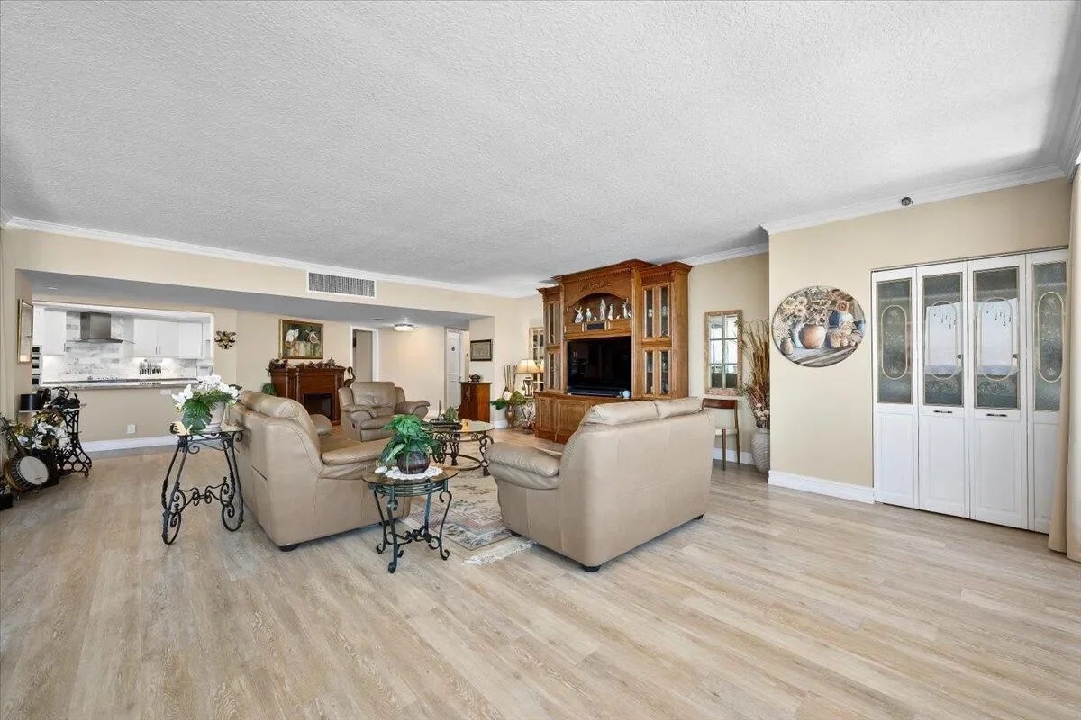 Gallery photo 2