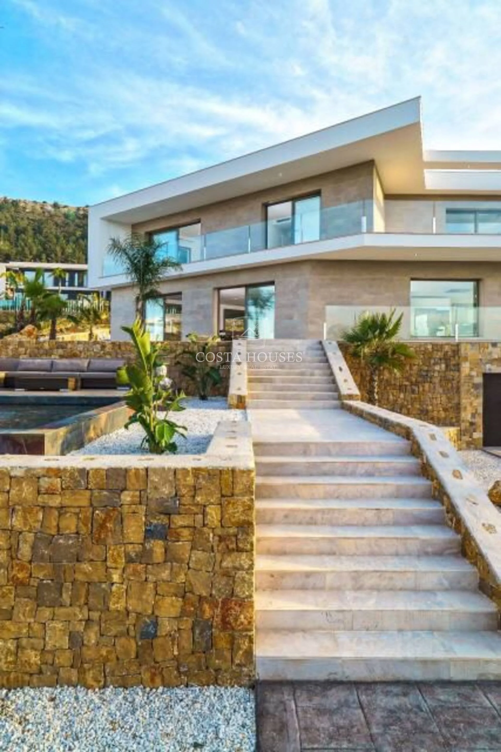 Exterior photo 3