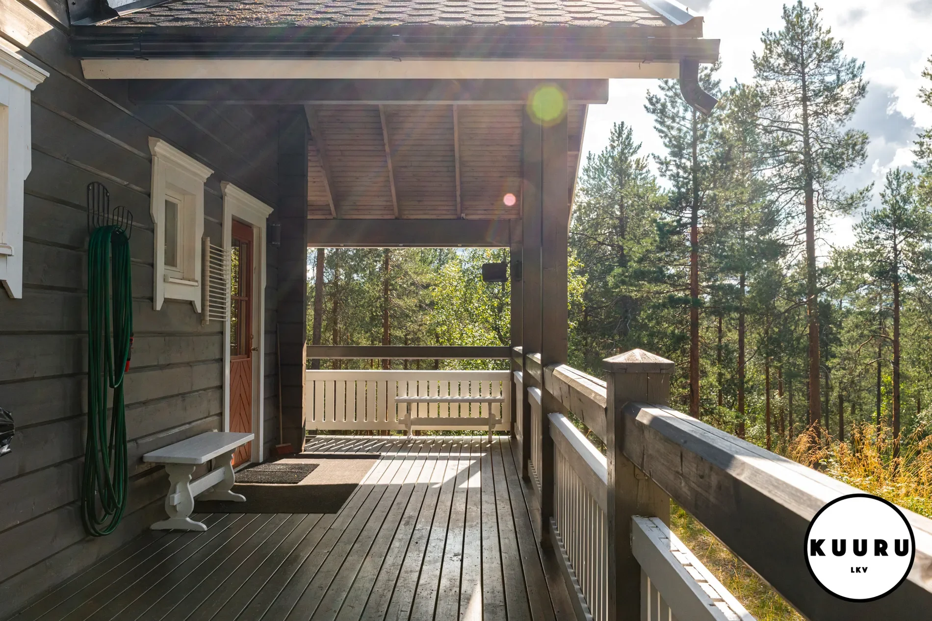 Exterior photo 7
