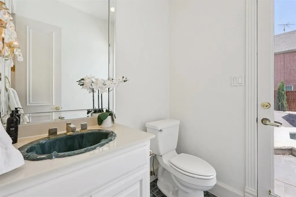 6065 Dilbeck Lane, Dallas, Texas, United States. - Photo 17
