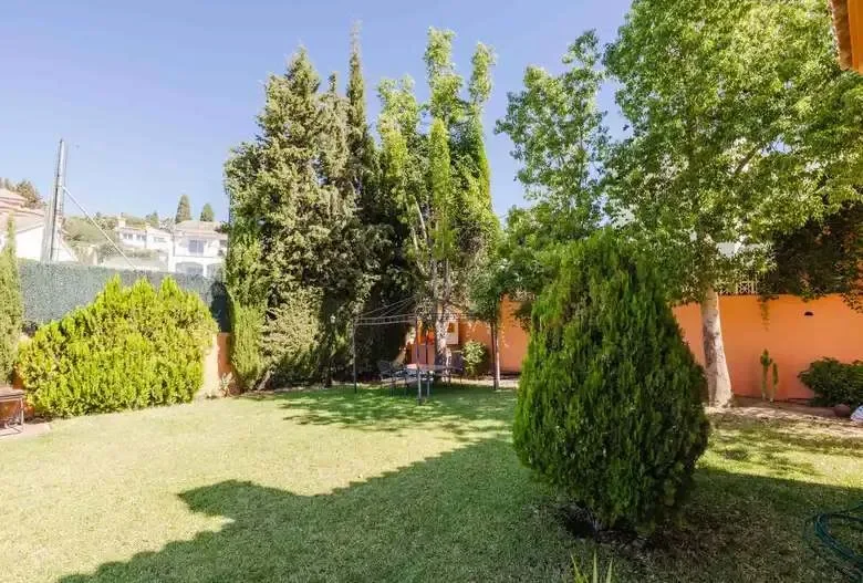 Exterior photo 5