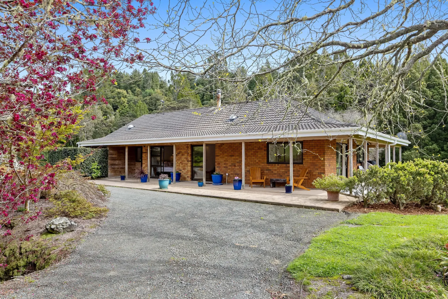 Exterior photo 8