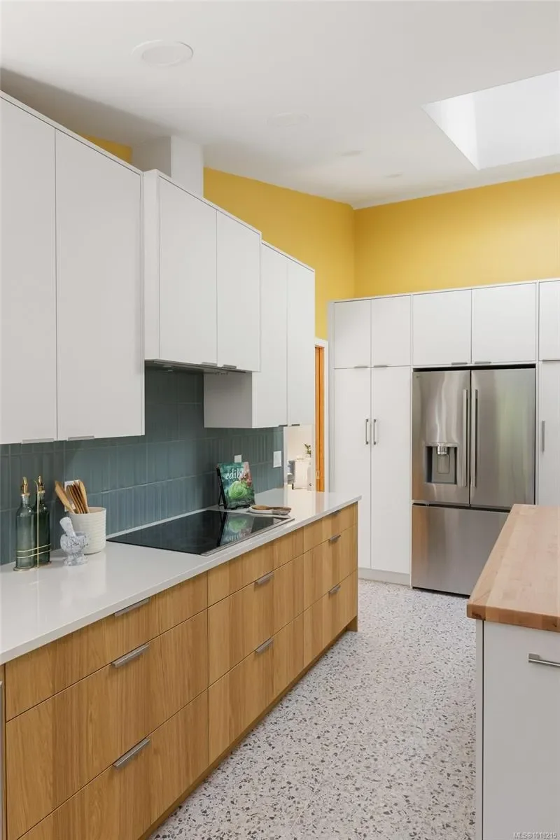 2693 MacDonald Dr E, Saanich, British Columbia, Canada. - Photo 18