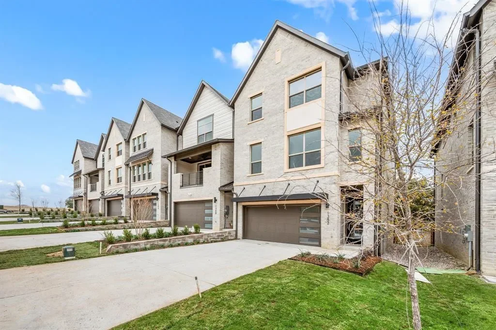1352 Cherry Hills Lane, Irving, Texas, United States. - Photo 3