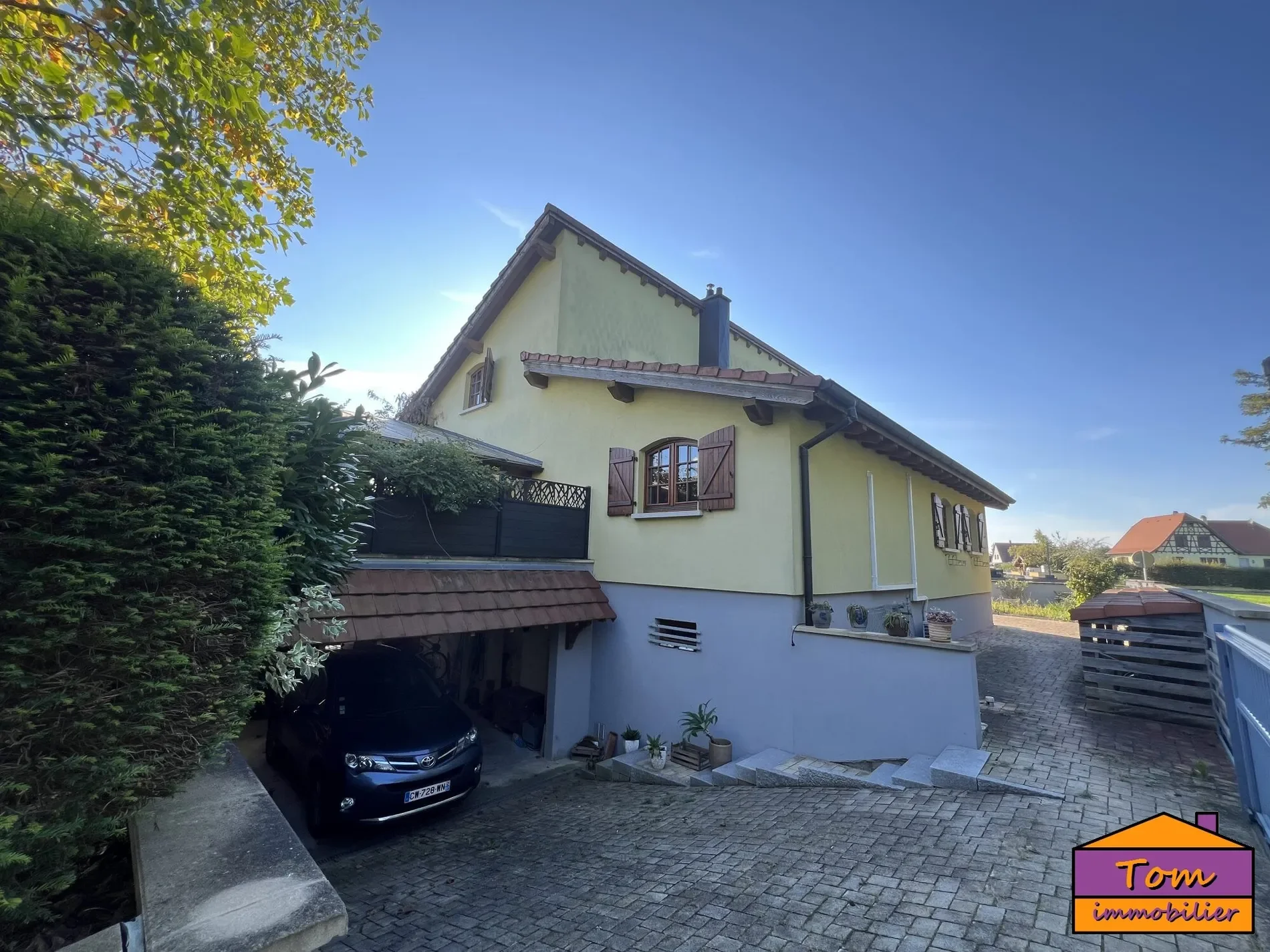 Exterior photo 4