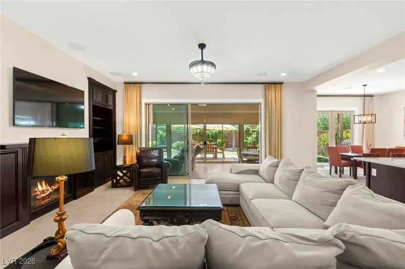 6810 Silver Crescent Street, Las Vegas, Nevada, United States. - Photo 16