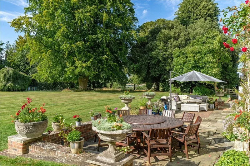 Lot 1 | Hillfields Farm, Lower Basildon, Reading, Berkshire, Lower Basildon, England, United Kingdom. - Photo 12