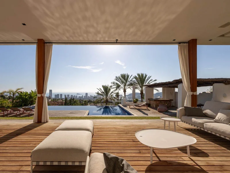 Exclusive villa in Sierra Cortina with Mediterranean views, 5 bedrooms and 5 bathrooms
