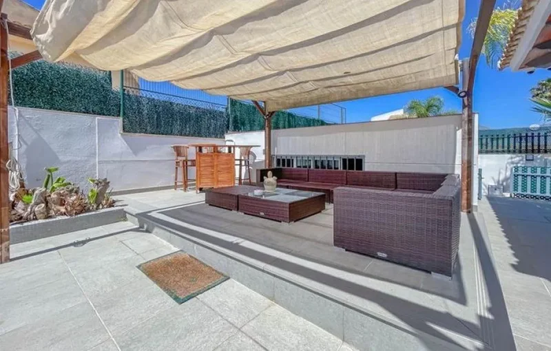 Villa With Six Bedrooms And Private Pool In Rincon De Loix, Benidorm.