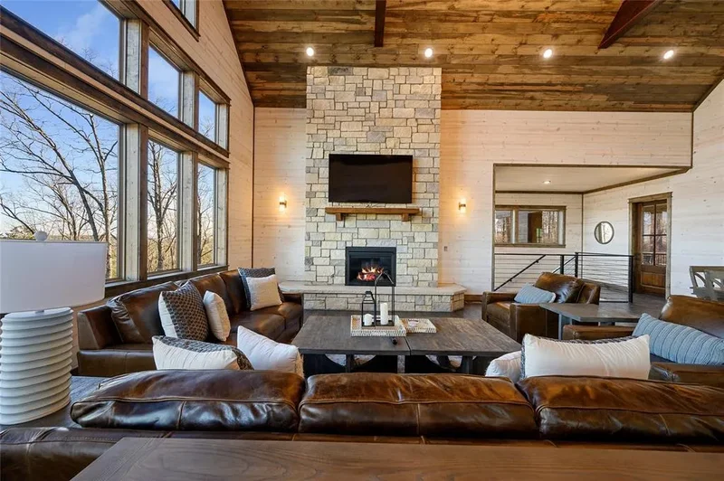 579 Moonshiner Springs Trail, Broken Bow, OK 74728, Broken Bow, Oklahoma, United States. - Photo 16