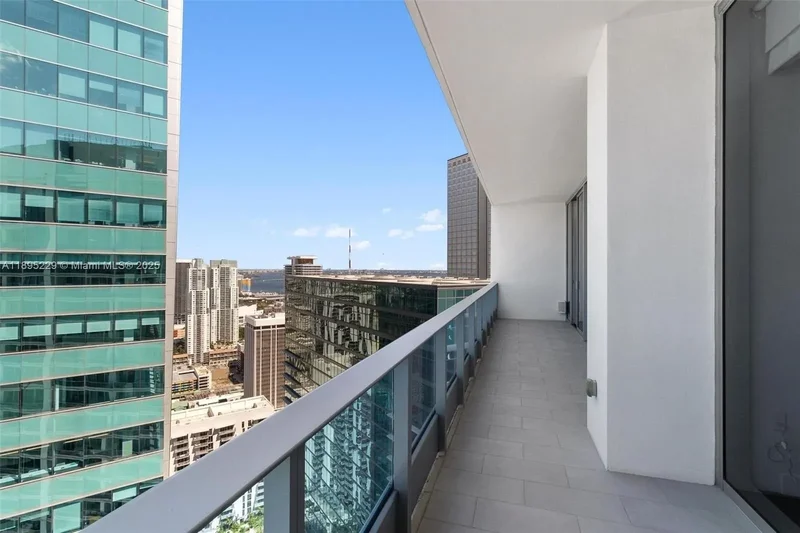 200 Biscayne Boulevard Wa, #5211, Miami, FL, 33131, USA, Miami, Florida, United States. - Photo 31