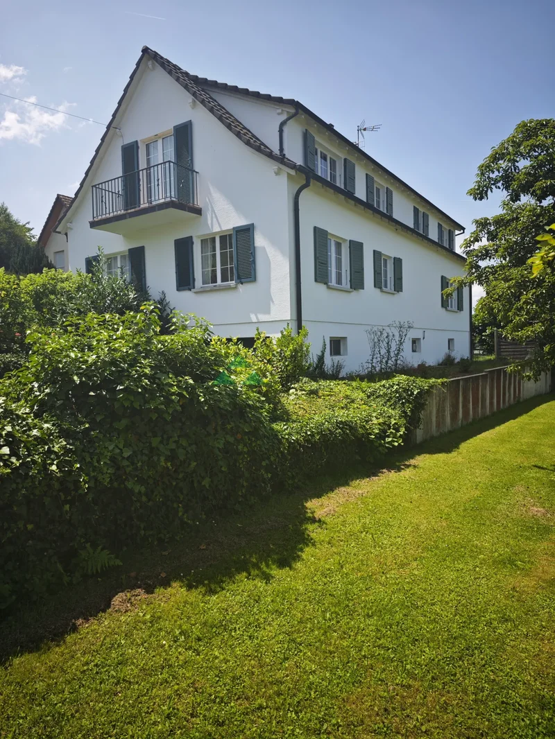 Charming 7-room property with pool and convertible outbuilding near the Swiss border