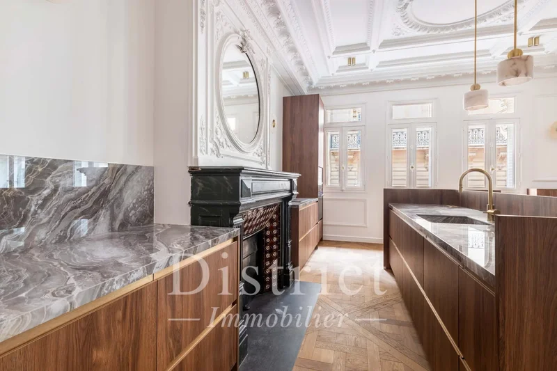 Golden Triangle. Exceptional 166m² apartment. Newly refurbished.