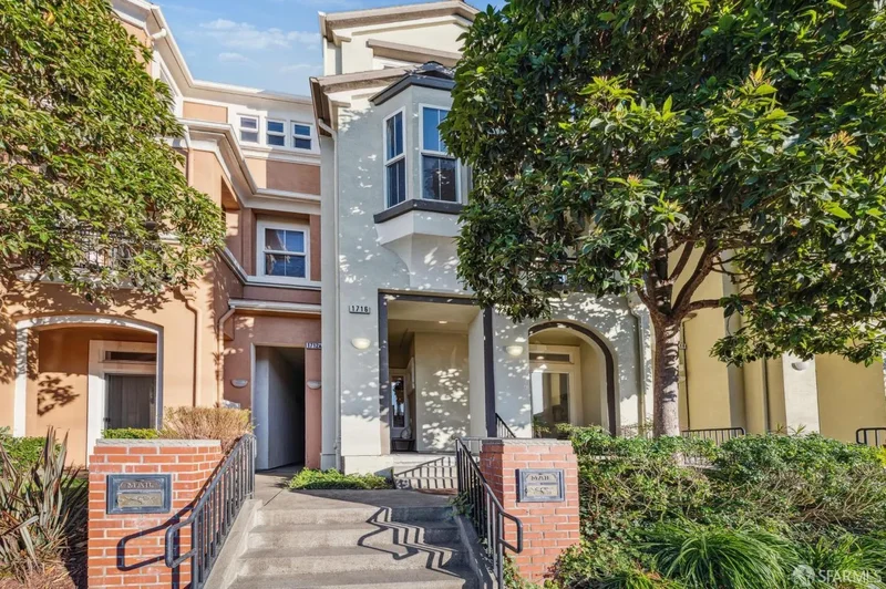 3 Bedrooms Townhouse