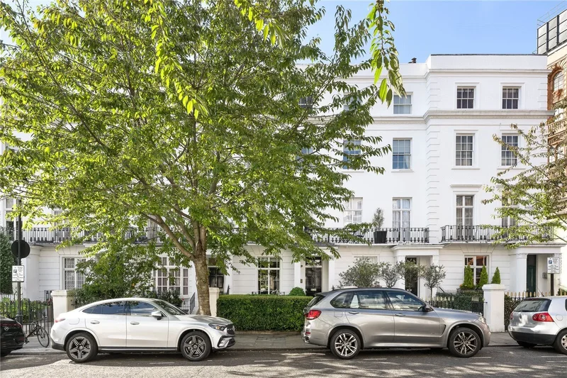 Walton Place, London