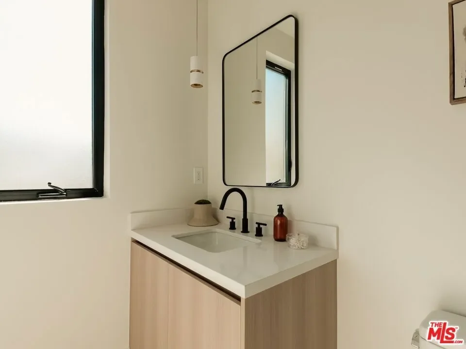 3629 Rosewood Avenue, Los Angeles, California, United States. - Photo 2