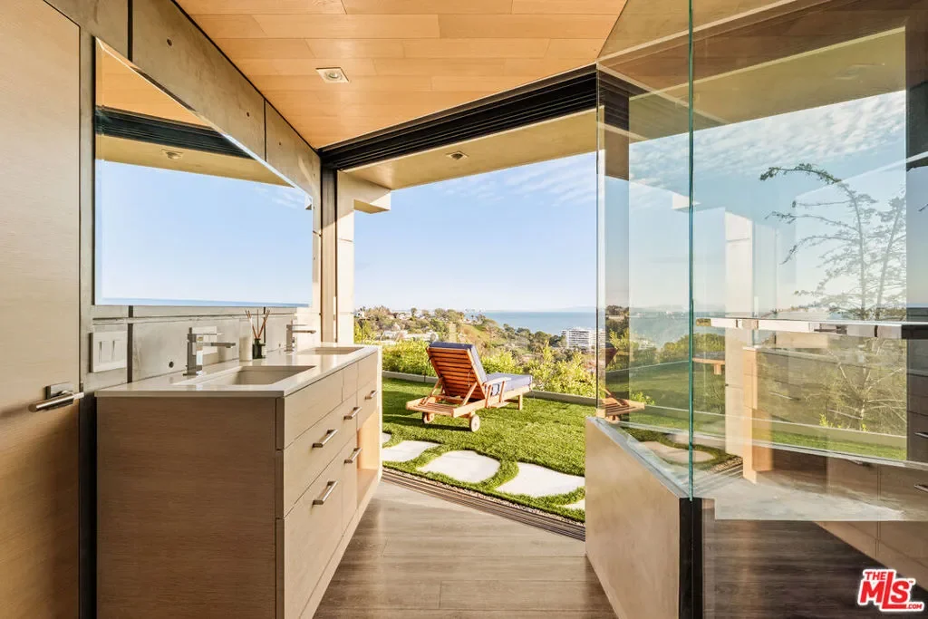 467 Paseo Miramar, Los Angeles, California, United States. - Photo 15
