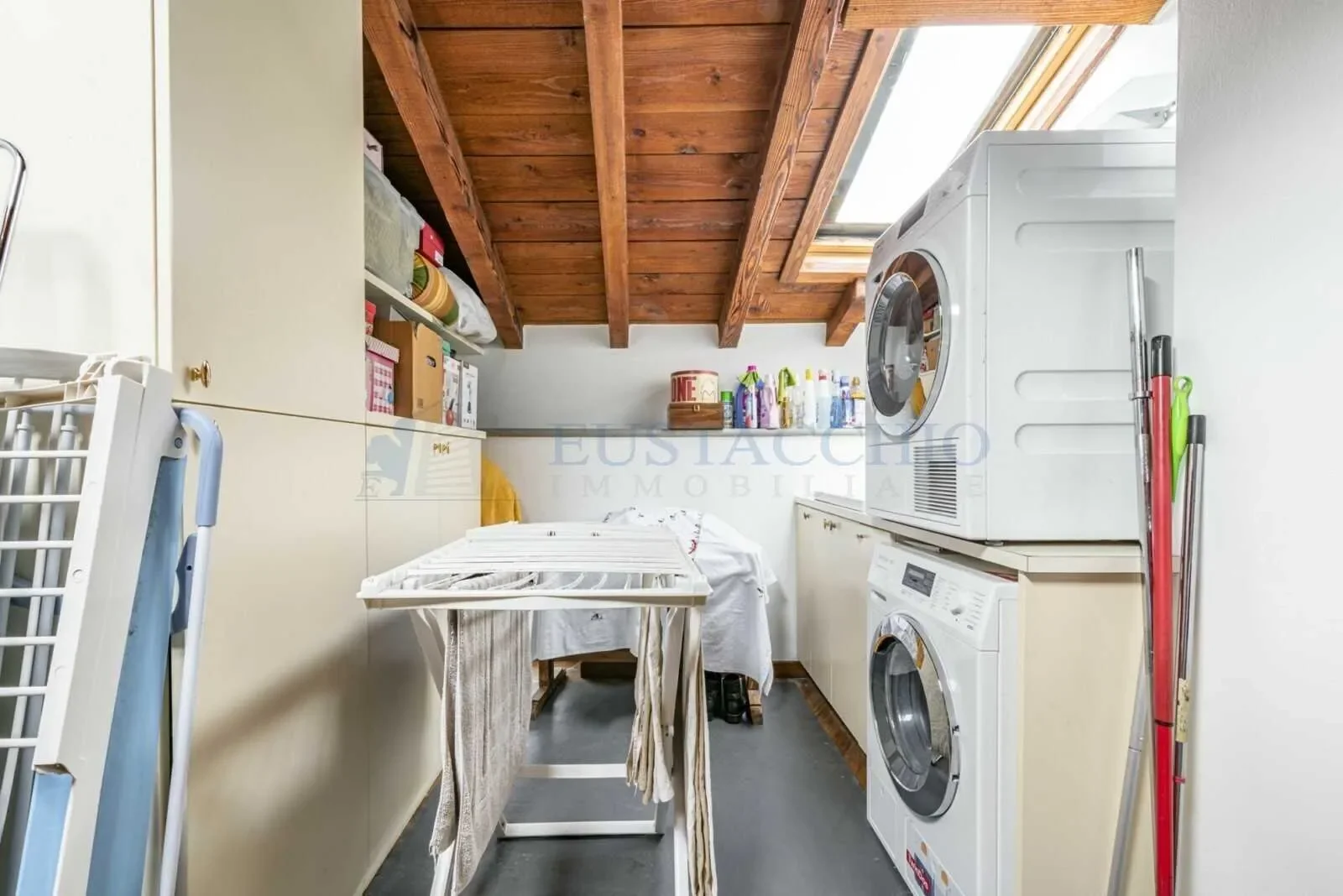 Sale Of Villa With Quadruple Garage Renovated Bergamo   Confidential Negotiation