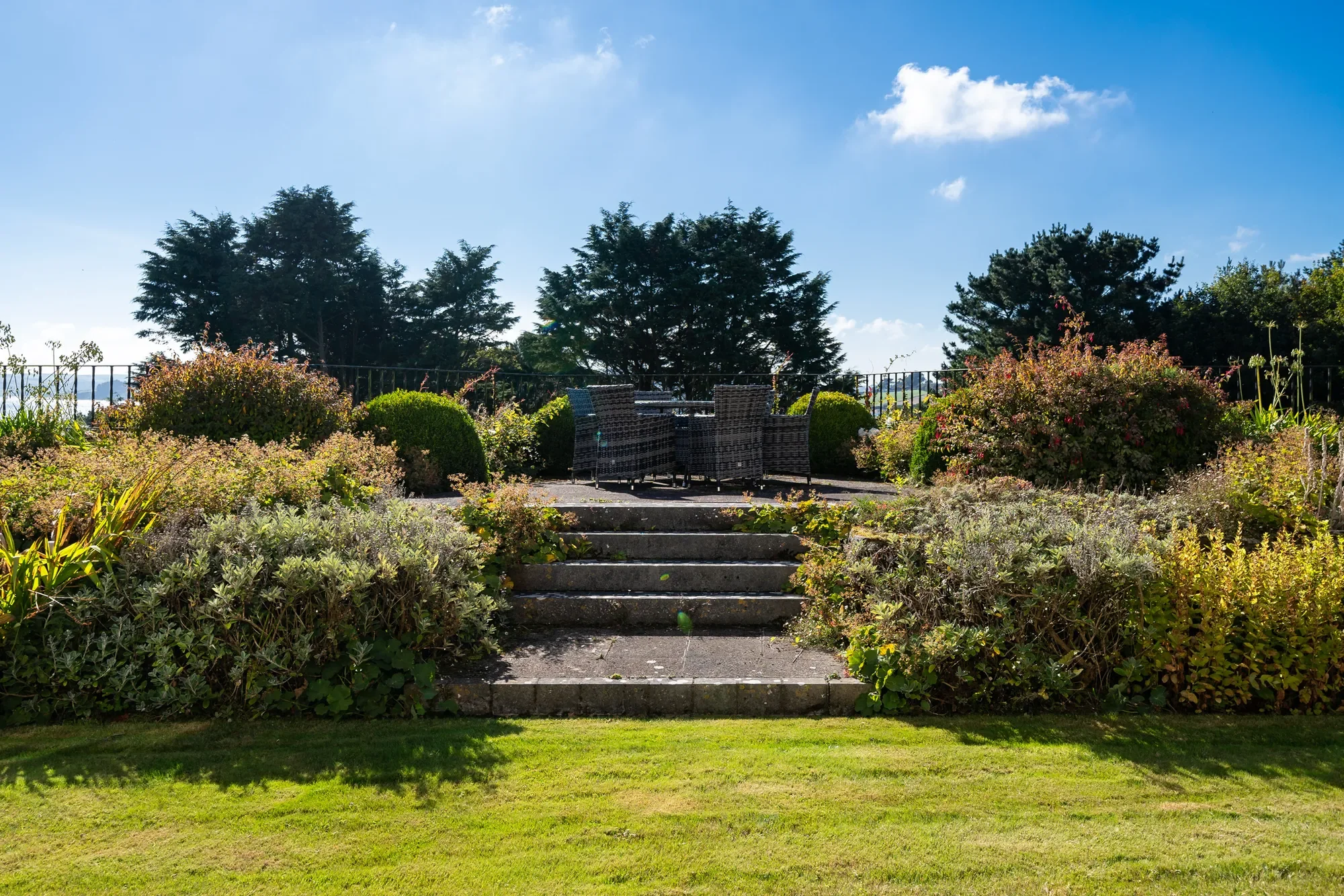 Exterior photo 10
