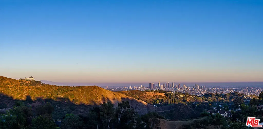 3306 Deronda Drive, Los Angeles, California, United States. - Photo 17