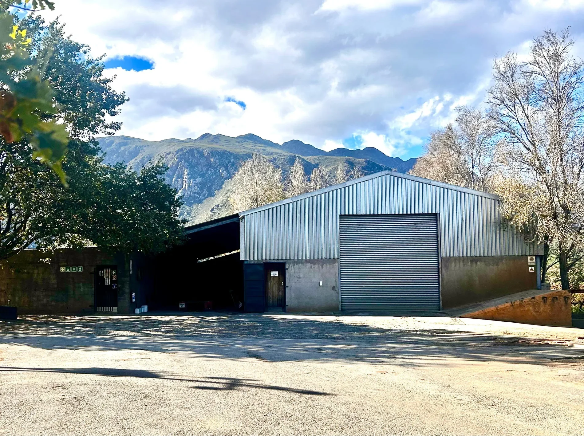 Exterior photo 3