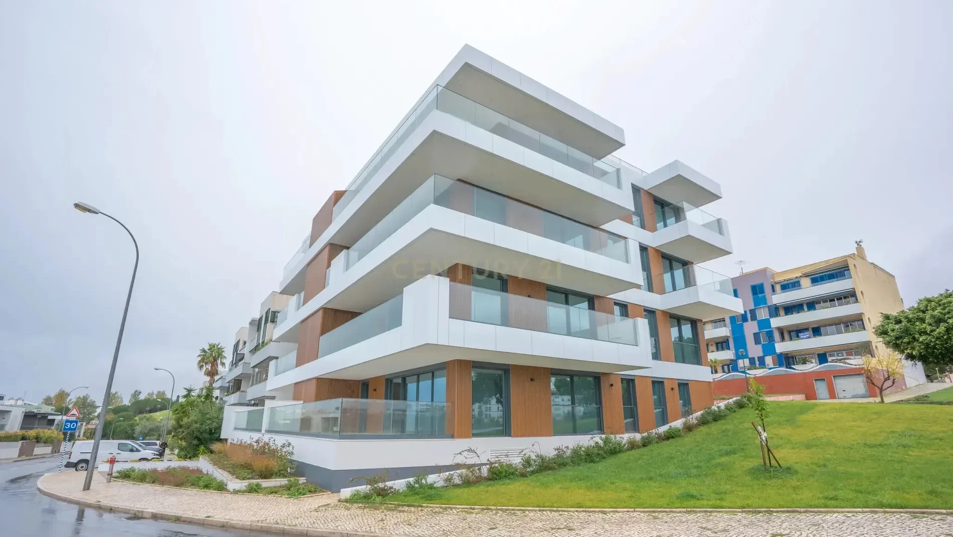 Exterior photo 5