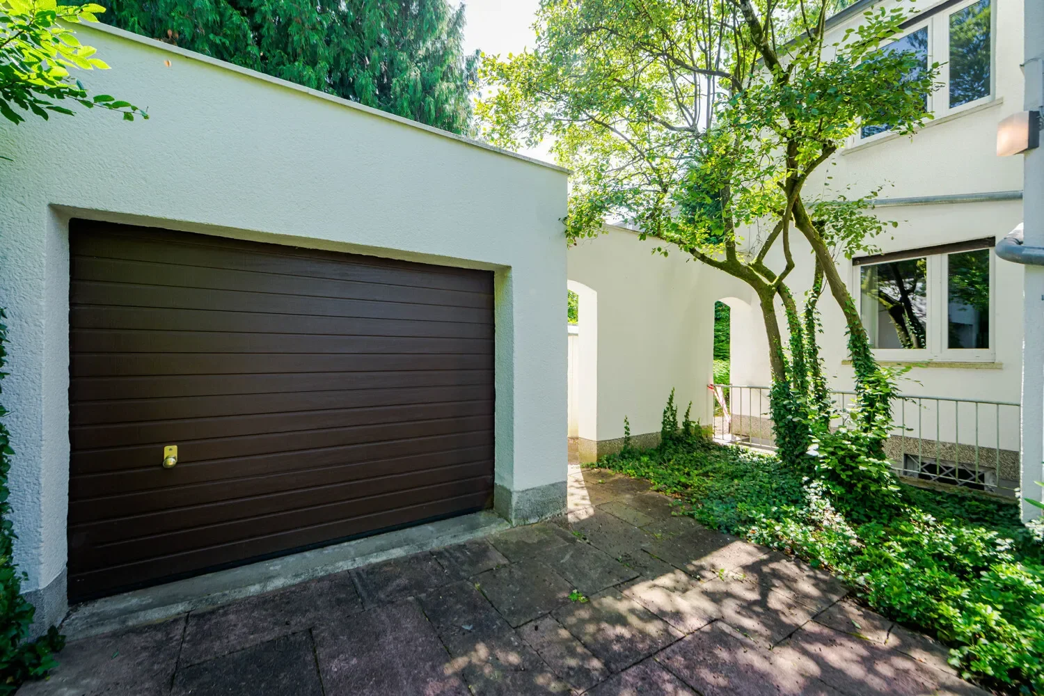 Exterior photo 7