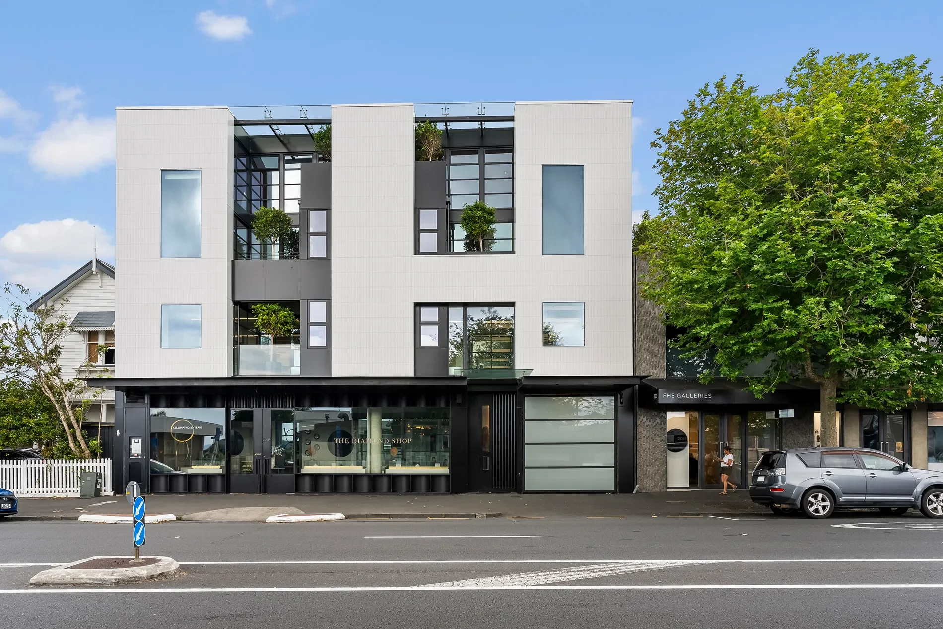 Exterior photo 3