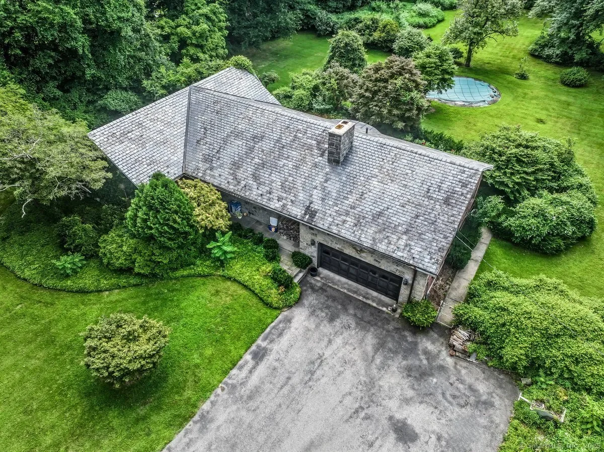 32 Locust Road, Greenwich, Connecticut, United States. - Photo 31