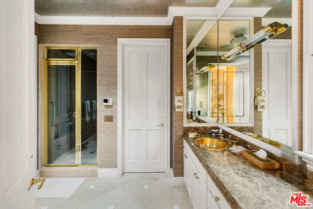 10275 Century Woods Drive, Los Angeles, California, United States. - Photo 19