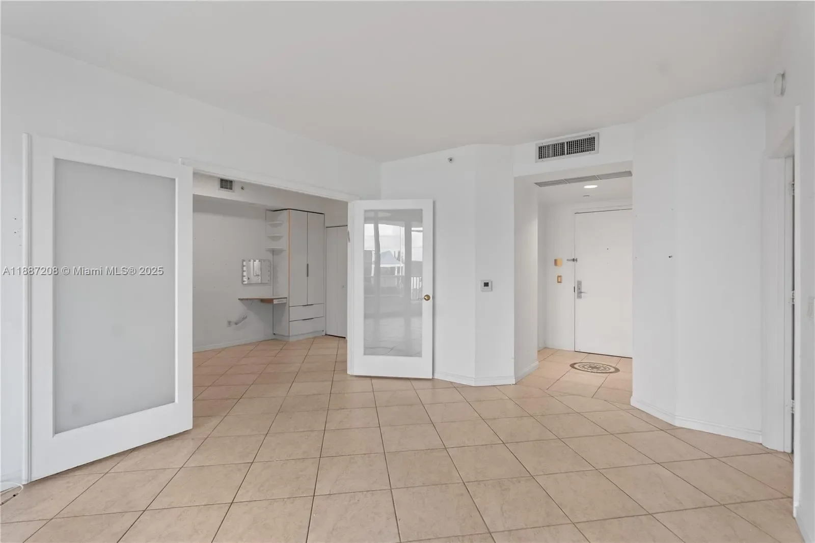 4779 Collins Ave 506, Miami Beach, Florida, United States. - Photo 9