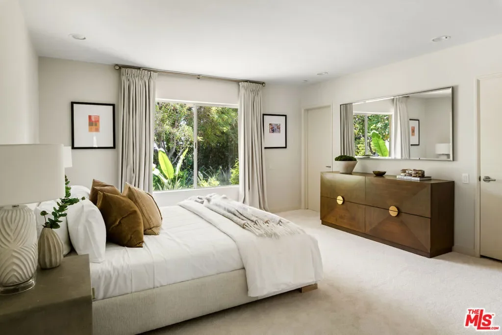 811 N Hillcrest Road, Beverly Hills, California, United States. - Photo 17
