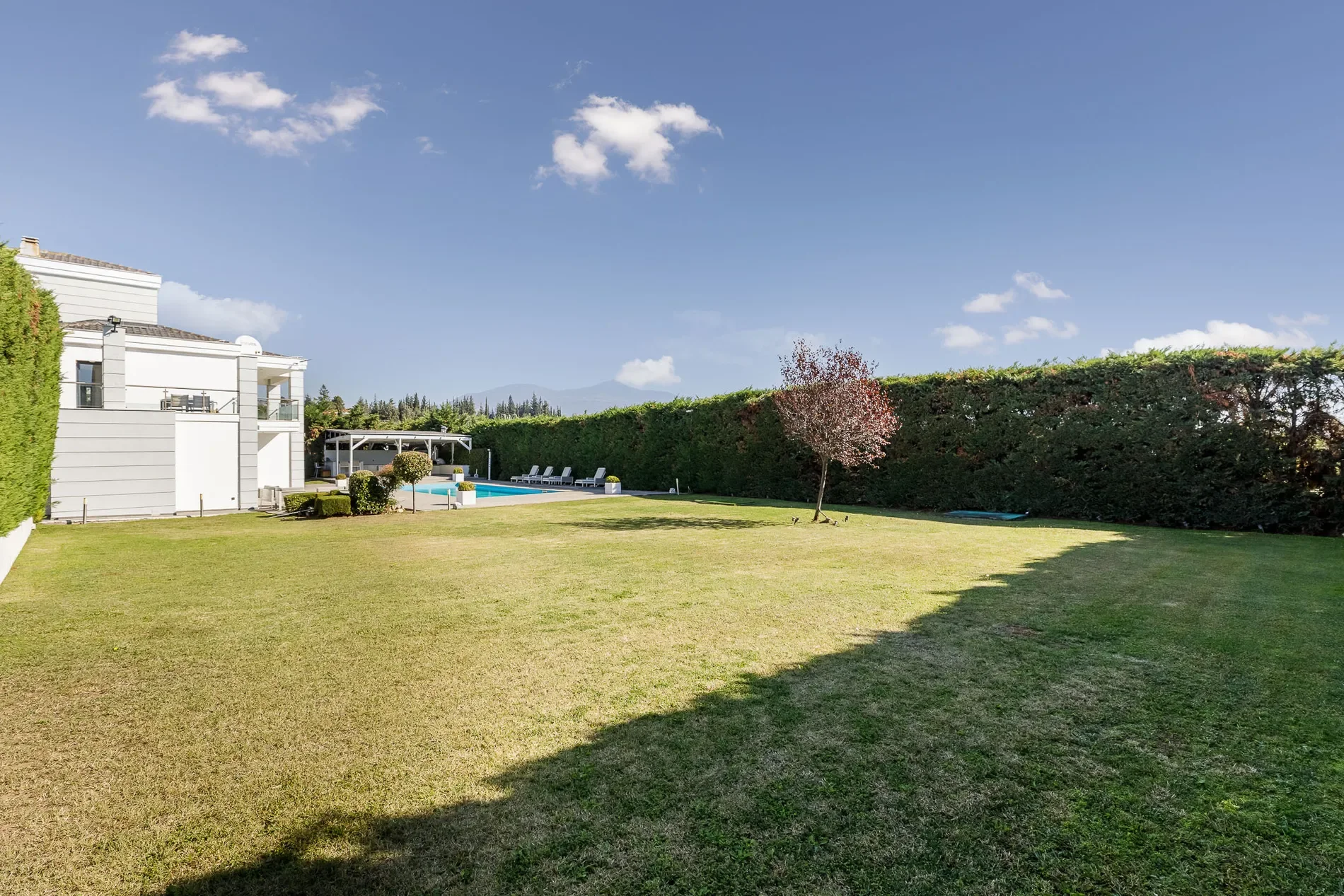 Exterior photo 5
