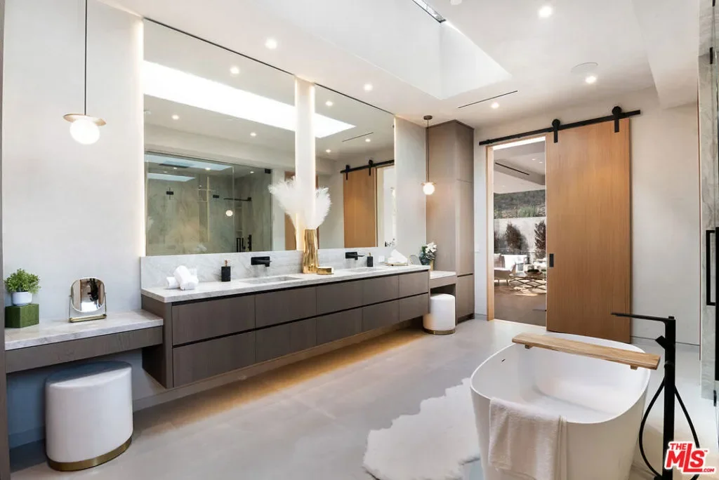 2641 Hutton Drive, Beverly Hills, California, United States. - Photo 2